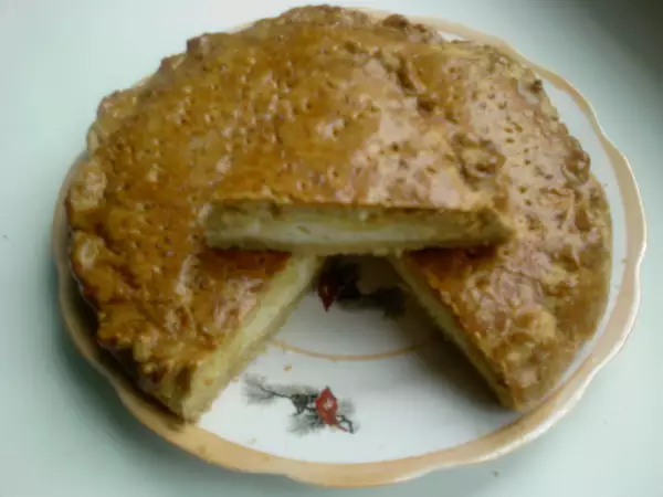 простенький закусочный пирог с начинкой из плавленных сырков
