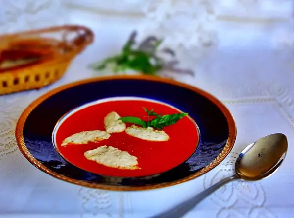 томатный суп из дыни с крабовым мясом