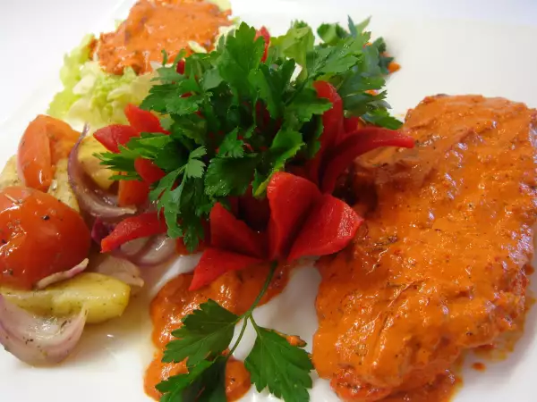 филе рыбы под вкусным соусом пепер майоро с овощным гарниром