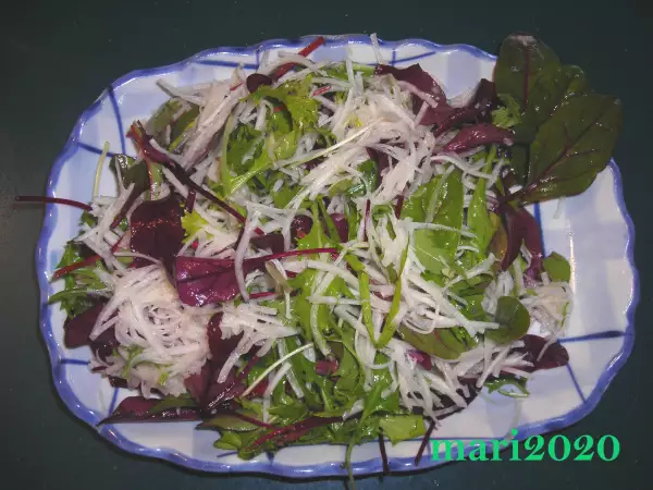 салат из топинамбуpа и салатной смеси молодых листиков baby