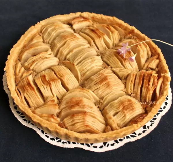 яблочный пирог с кунжутным кремом