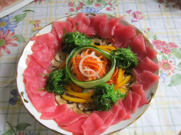 сашими магуро салат