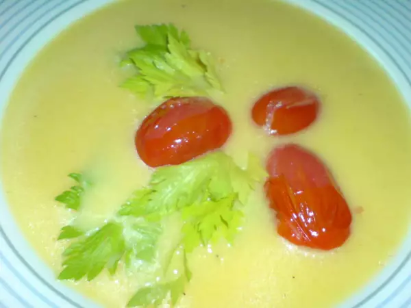 суп пюре из жёлтого перца и помидорок