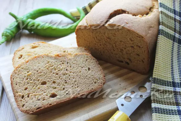 хлеб с цельнозерновой мукой и паприкой в хлебопечи