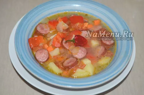 острый суп с колбасками в испанских традициях за полчаса