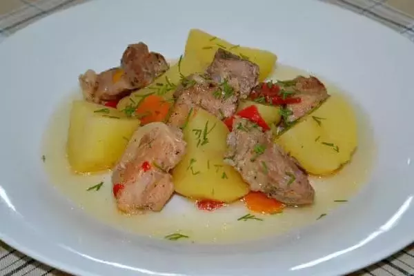 Фото готового блюда - Мясо с овощами, запеченное в рукаве для духовки