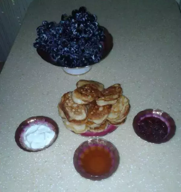 Фото готового блюда - Оладушки от бабушки с яблочком на кефире